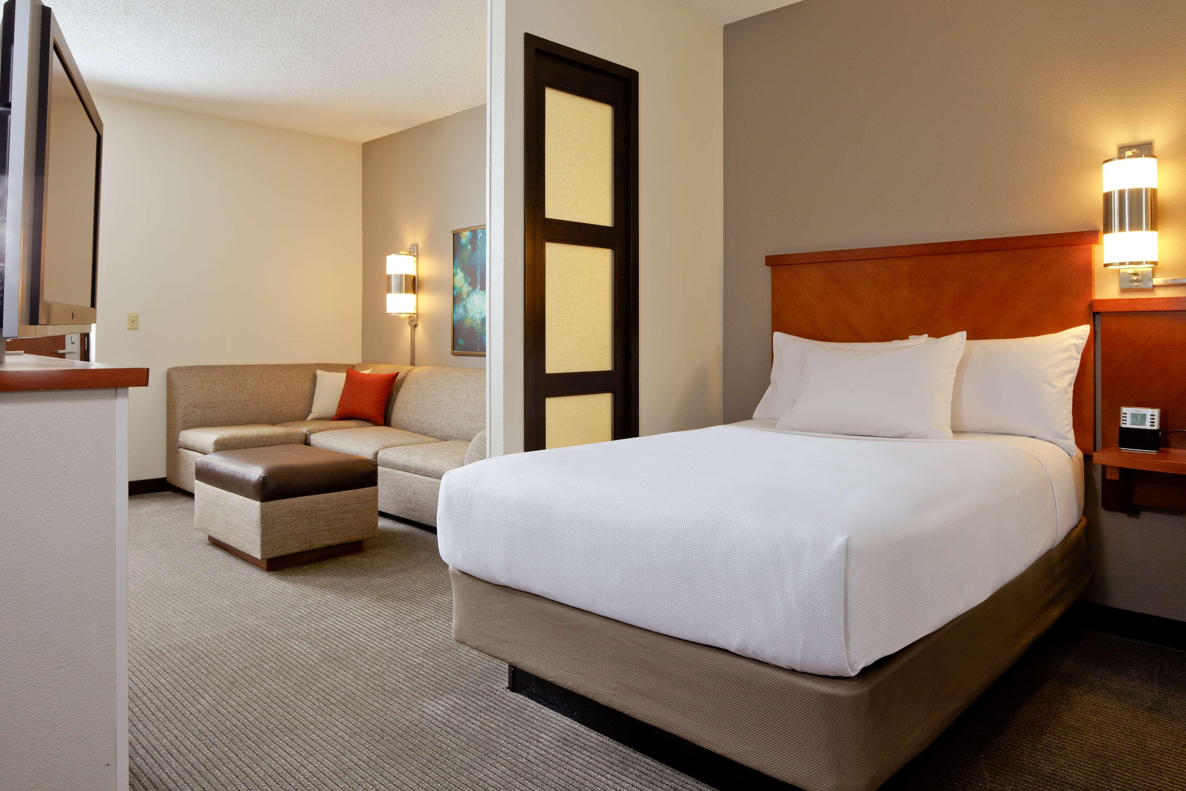 Sonesta Select Airport Hotel