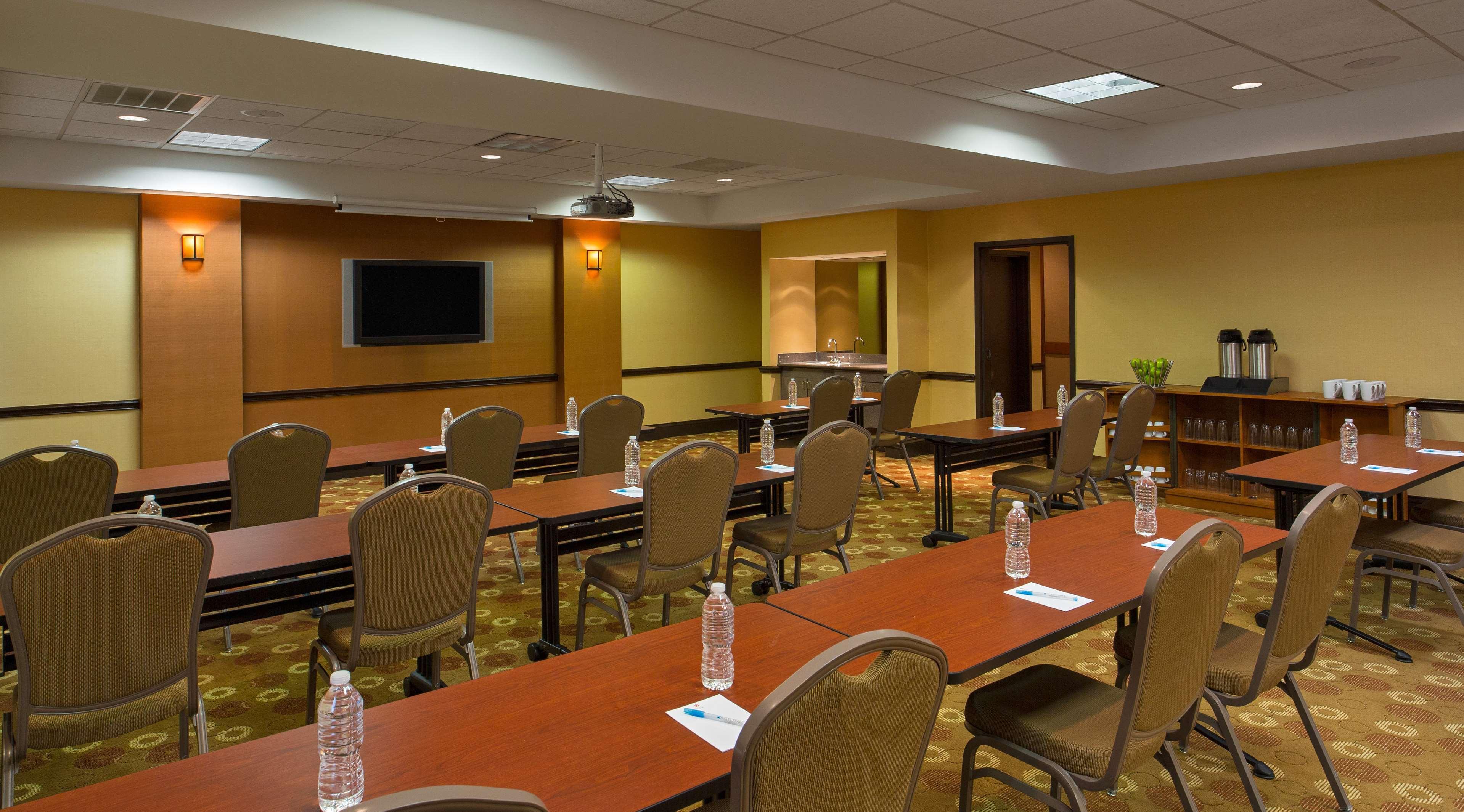 Sonesta Select Airport